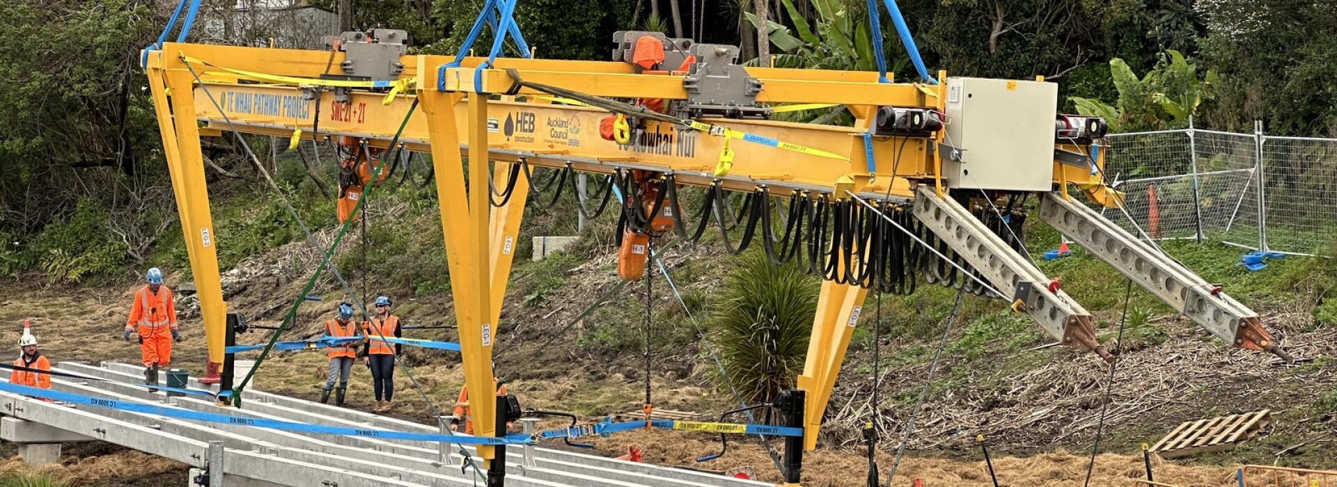 Te Whau Pathway – Te Kōwhai Nui Custom Gantry