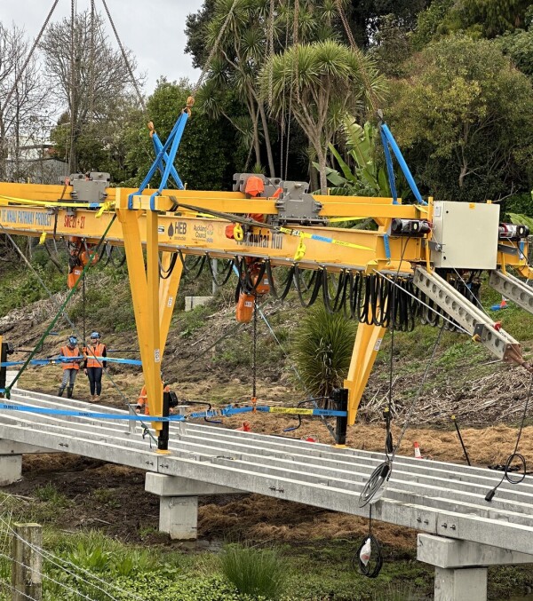 Te Whau Pathway – Te Kōwhai Nui Custom Gantry